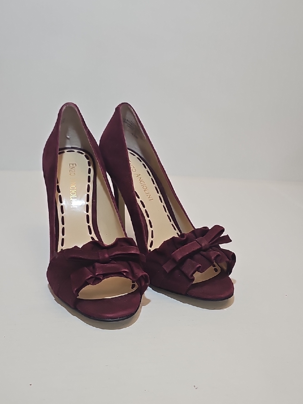 Enzo Angiolini Women's Burgundy Peep-Toe Ruffle Pumps